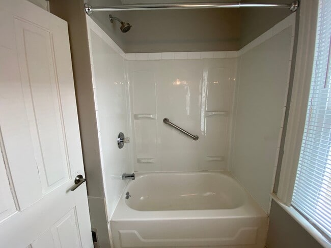 Building Photo - Beautiful 4 Bed 1.5 Bath Home in Moorhead