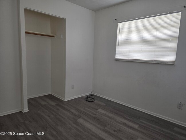 Building Photo - 747 E University Blvd