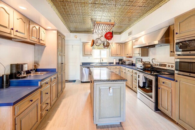 Building Photo - 157 Ocean Dr