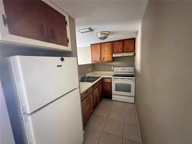 Building Photo - 2212 E Silver Springs Blvd