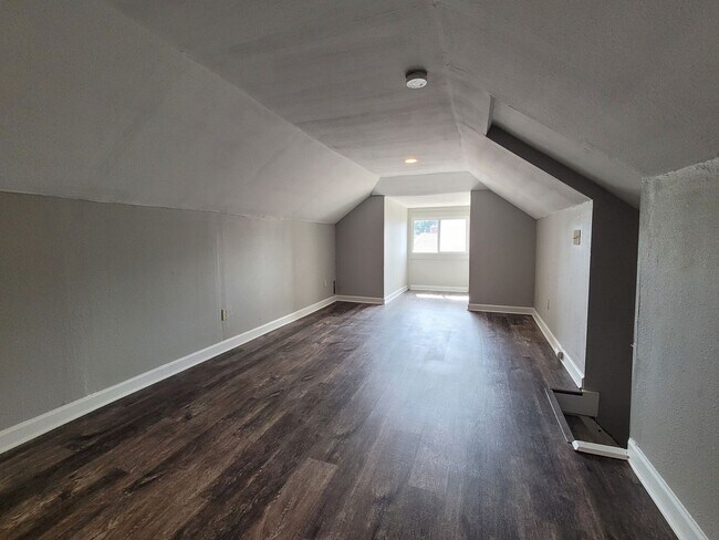 Building Photo - bon6