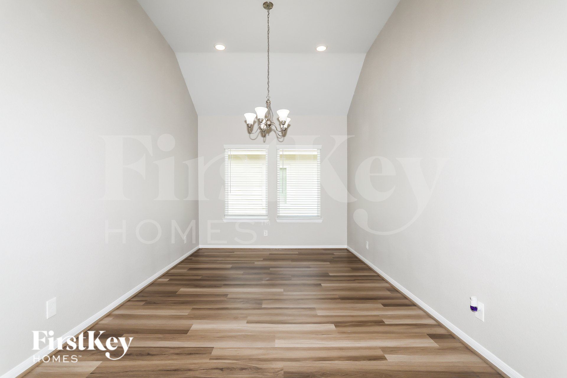 Building Photo - 811 Steam Rdg Ln