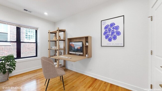 Building Photo - 2051 W Berwyn Ave