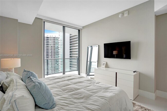 Building Photo - 501 NE 31st St