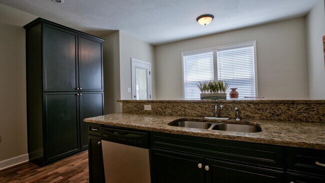 Building Photo - 1864 Belle Vue Way