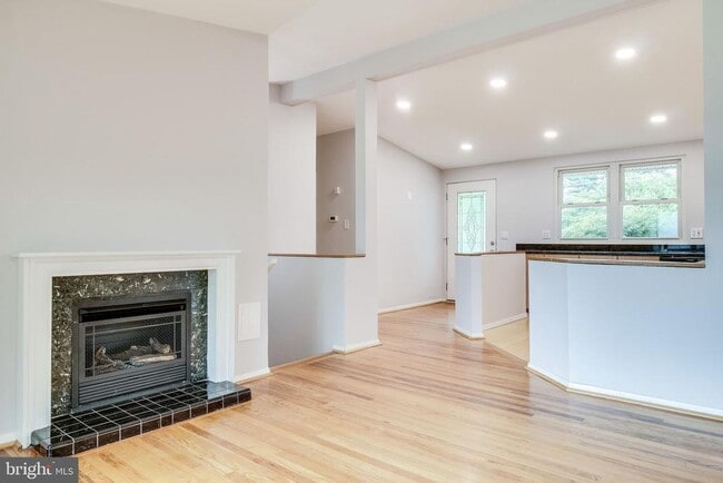 Building Photo - 6525 Byrnes Dr