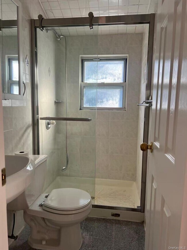 Building Photo - 64-48 Cloverdale Blvd