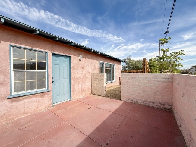 Building Photo - 29 Palms home in desired Indian Cove neighborhood