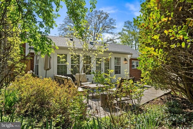 Building Photo - 2718 S June St