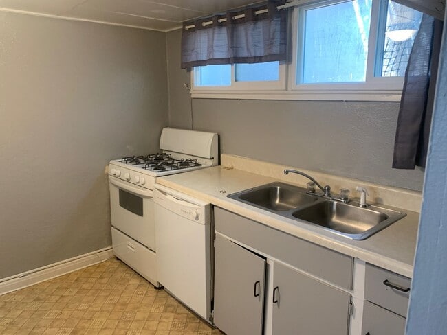 Building Photo - 615 19th St