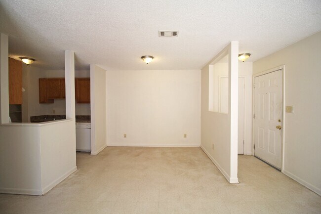 Building Photo - Special Offer – ½ Off First Month’s Rent! ...