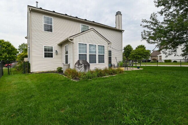 Building Photo - Spacious 4-Bedroom Haven with 2.5 Baths and Nearly 3,000 Sq Ft of Comfort in Indianapolis!