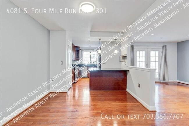 Building Photo - 4081 S Four Mile Run Dr