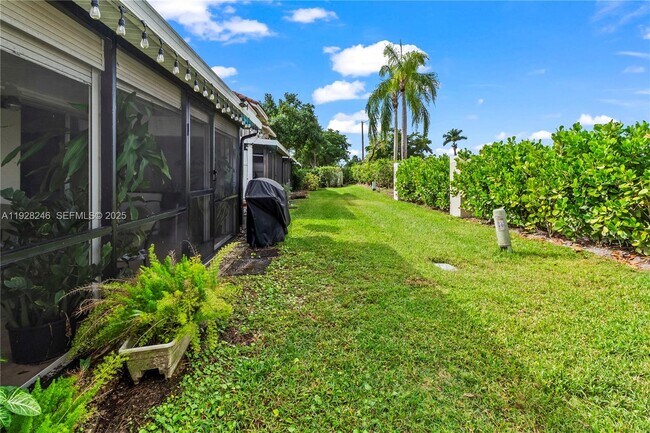 Building Photo - 7464 Pinewalk Dr S