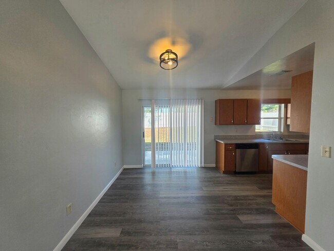 Building Photo - 7 Dogwood Ct