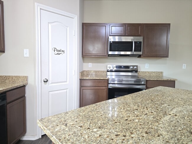 Building Photo - 322 Ambrose Avenue