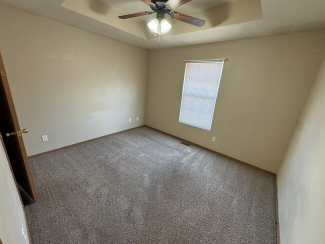 Building Photo - 2 bedroom 2 bathroom duplex with yard care...