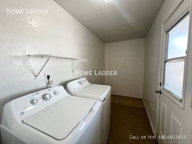 Building Photo - 410 W Battaglia Rd