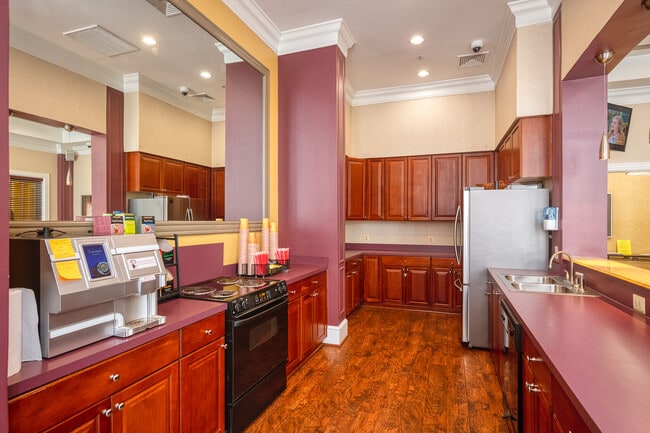 Building Photo - 400 Symphony Cir