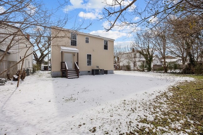 Building Photo - Portsmouth/5 bed 2 bath/Ready for quick move in!!