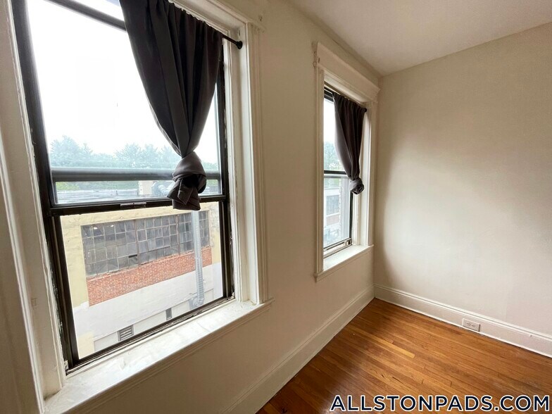 Building Photo - 1148 Commonwealth Ave