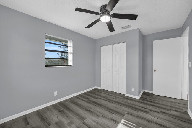 Building Photo - 1565 W 28th St