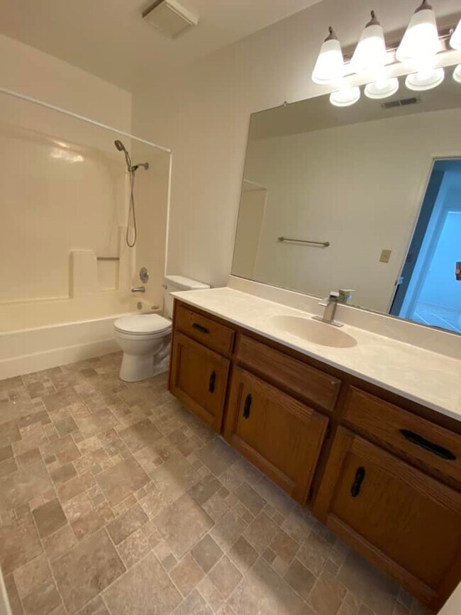 Building Photo - 62 Crystal Cir