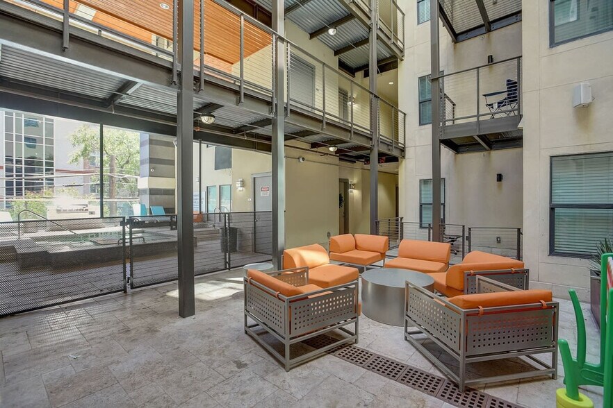 Building Photo - 800 W 26th St