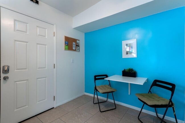 Breakfast bar, easy combo locks - 525 E Cottonwood Rd