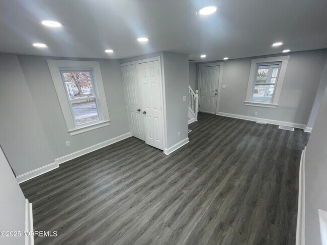 Building Photo - 405 Myrtle Ave