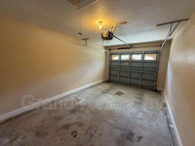 Building Photo - 6909 Ella St