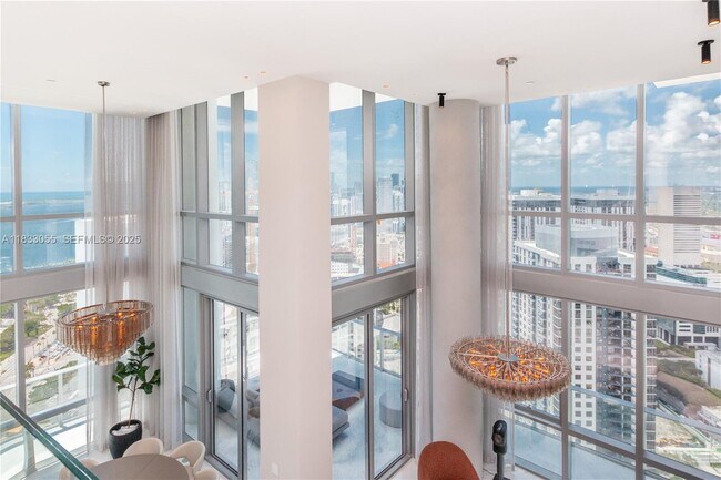 Building Photo - 851 NE 1st Ave