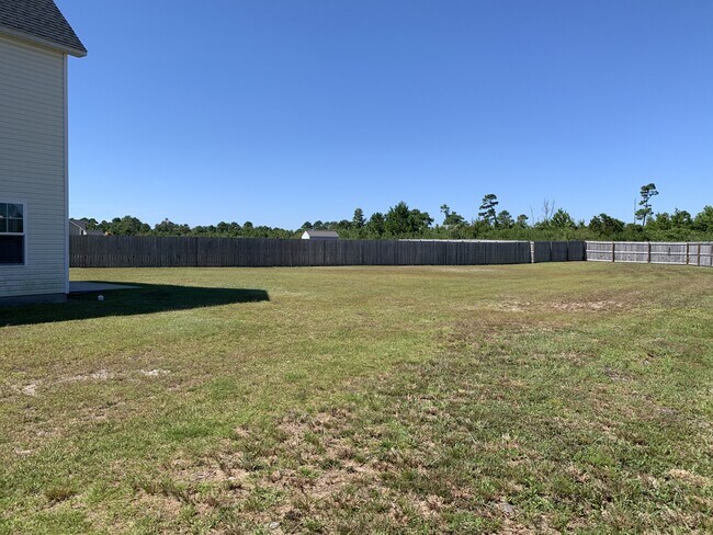 Building Photo - 423 Elgin Rd