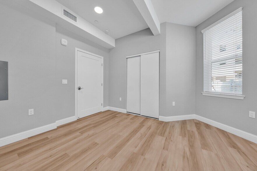 Building Photo - 2020 Dwight Way