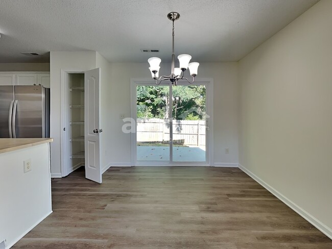 Building Photo - 190 English Hills Dr