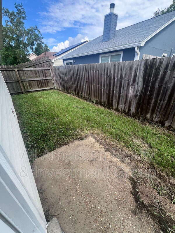 Building Photo - 1721 Colonial Ct