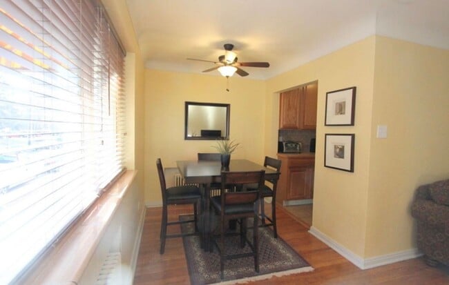 Building Photo - Bright Updated 2-Bed Condo with Vintage Charm Near Wash Park & Cherry Creek