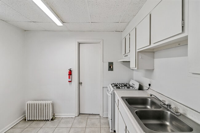 Building Photo - 211 N Washington St