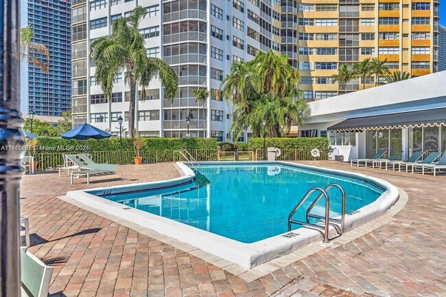 Primary Photo - 100 Golden Isles Dr