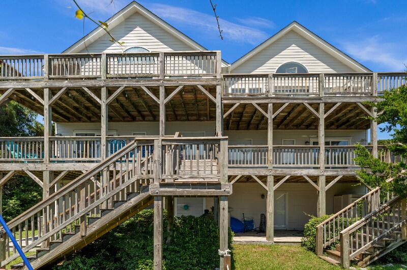 Building Photo - 5207 Emerald Dr