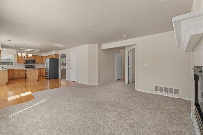 Building Photo - Spacious 4BR Home in Pine Creek – Academy D20