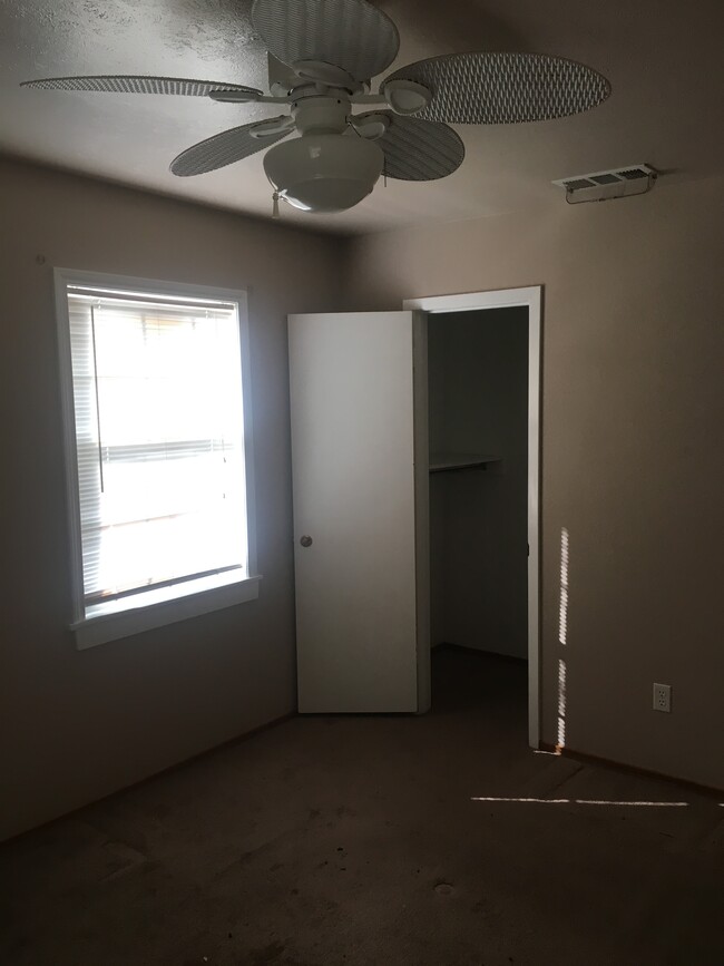 Master Bedroom - 2832 Stonebrook St