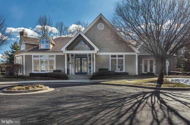 Building Photo - 605 Admiral Dr