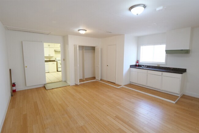 Building Photo - 5231 Beechnut St