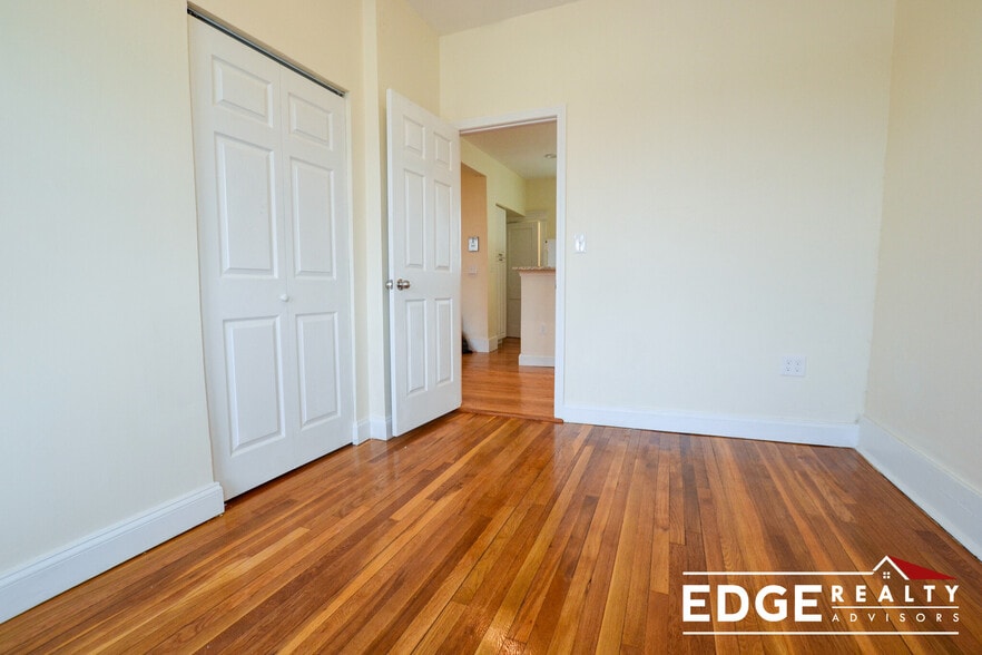 Building Photo - 1872 Commonwealth Ave