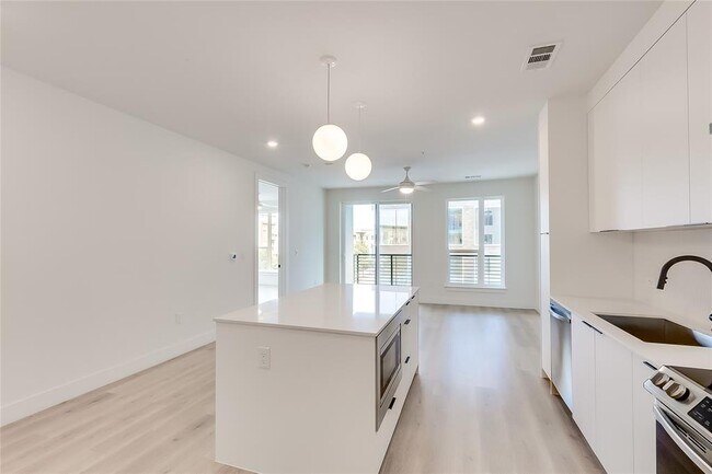 Building Photo - 1701 Simond Ave Ave