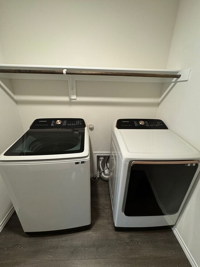 Building Photo - Spacious 4BR House in Aubrey