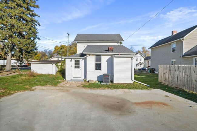 Building Photo - AVAILABLE IN DECEMBER