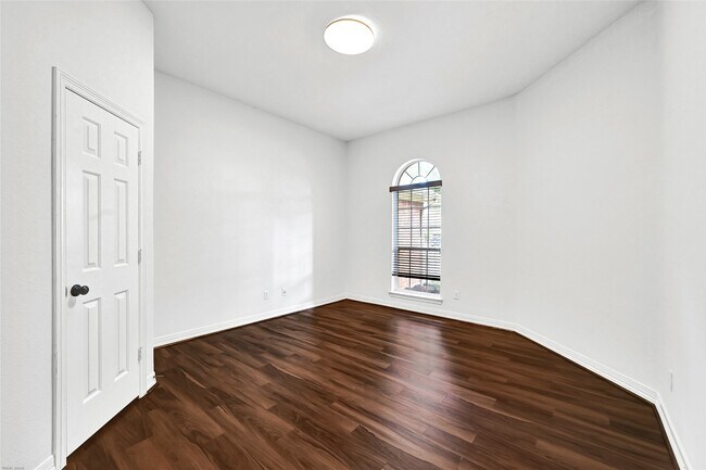Building Photo - 10106 W Temple Dr