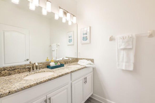 Building Photo - 8938 Cuban Palm Rd